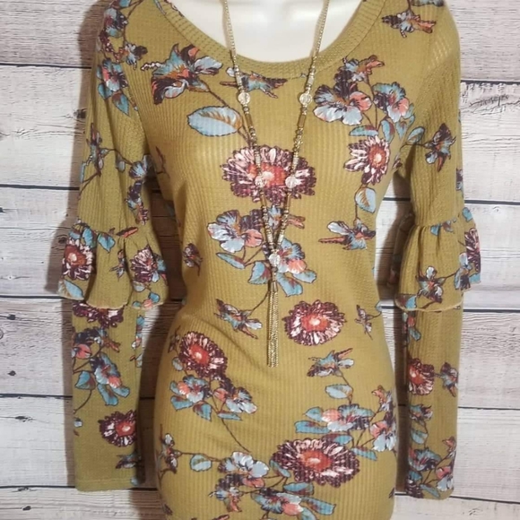 (SOLD ON MERC) NWOT.  veveret waffle floral top - Picture 2 of 5